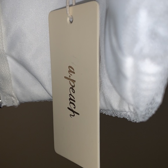 White lace crop top - Picture 2 of 4